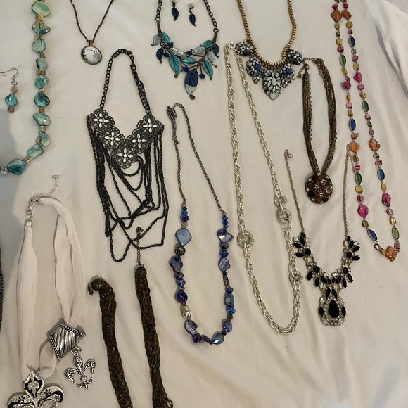 Jewelry - Picture 3 of 4